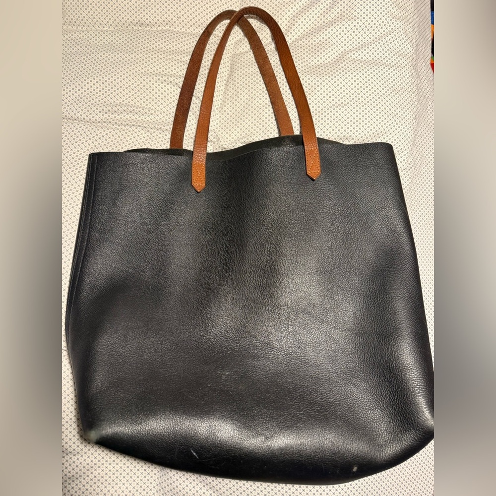 Madewell dual color transport tote in very good condition.
